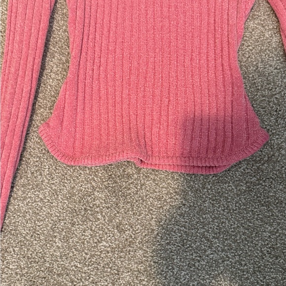Pink Ribbed Turtleneck Sweater - Picture 3 of 6